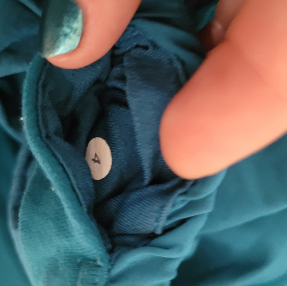 Lululemon Free Spirit Shorts Sz 4 - Picture 3 of 3